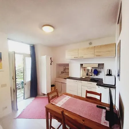 아파트 The Door Of The Castle