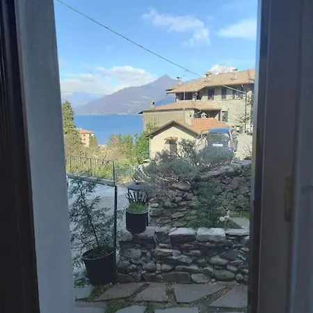 The Door Of The Castle Apartment Menaggio